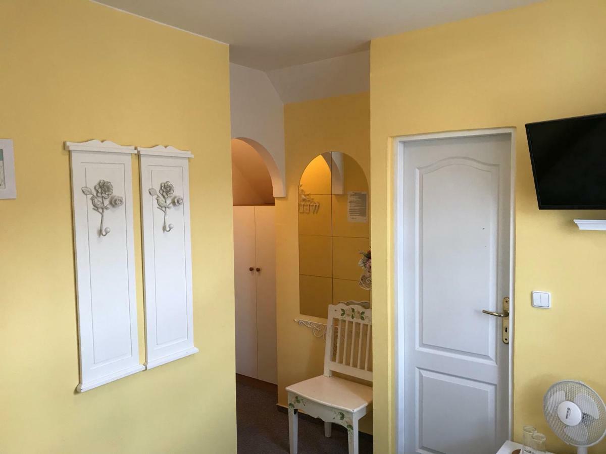 U Svateho Urbana Hotel Mikulov Luaran gambar