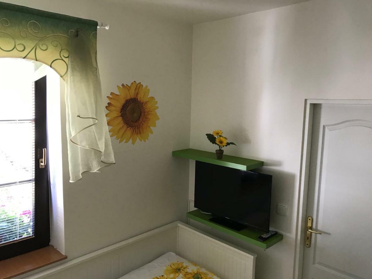 U Svateho Urbana Hotel Mikulov Luaran gambar