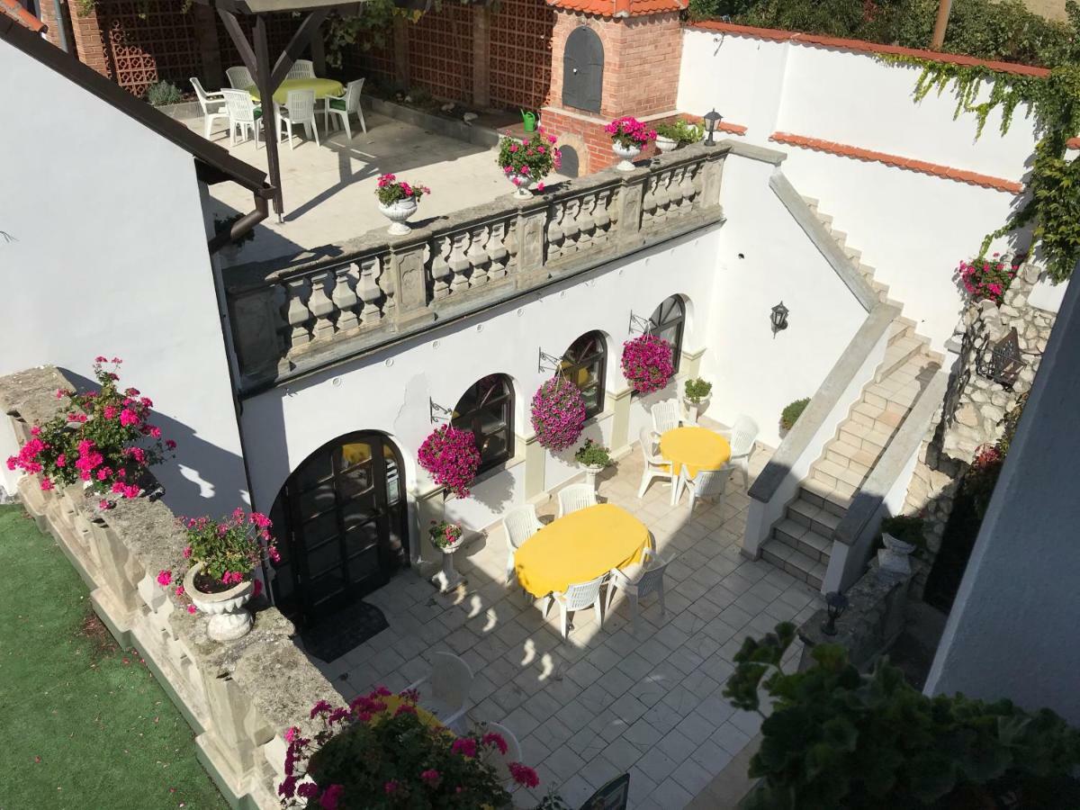 U Svateho Urbana Hotel Mikulov Luaran gambar
